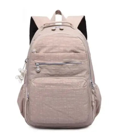 Khaki Handgepäck Rucksack 40x20x25 für Damen und Herren, ideal für Reisen und Kurzaufenthalte.