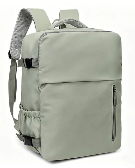 Hellgrüner Handgepäck Rucksack 40x30x20cm von vorne mit geschlossenen Reißverschlüssen, bereit für die Reise