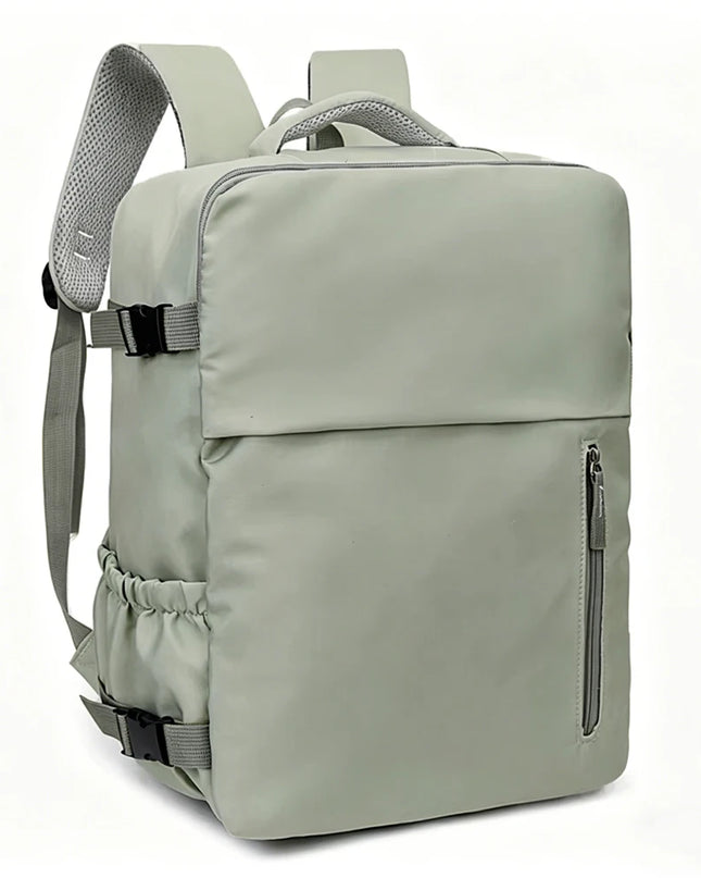 Hellgrüner Handgepäck Rucksack 40x30x20cm von vorne mit geschlossenen Reißverschlüssen, bereit für die Reise