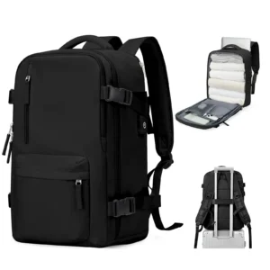 Handgepäck Rucksack Damen in Schwarz, Frontansicht, leer, auf hellem Hintergrund, mit Reißverschluss.
