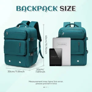 Ein kompakter Handgepäck Rucksack in leuchtendem Petrol, bereit für die nächste Reise.