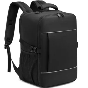 Schwarzer Handgepäck Rucksack 40x20x25 cm mit Laptopfach und reflektierenden Details