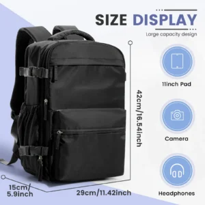 Ein kompakter Handgepäck Rucksack in elegantem Schwarz, bereit für die nächste Reise.