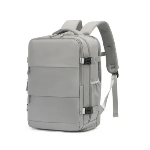 Handgepäck Rucksack in Hellgrau, passend für Ryanair, mit den Maßen 40x30x20 cm, auf einer Reise